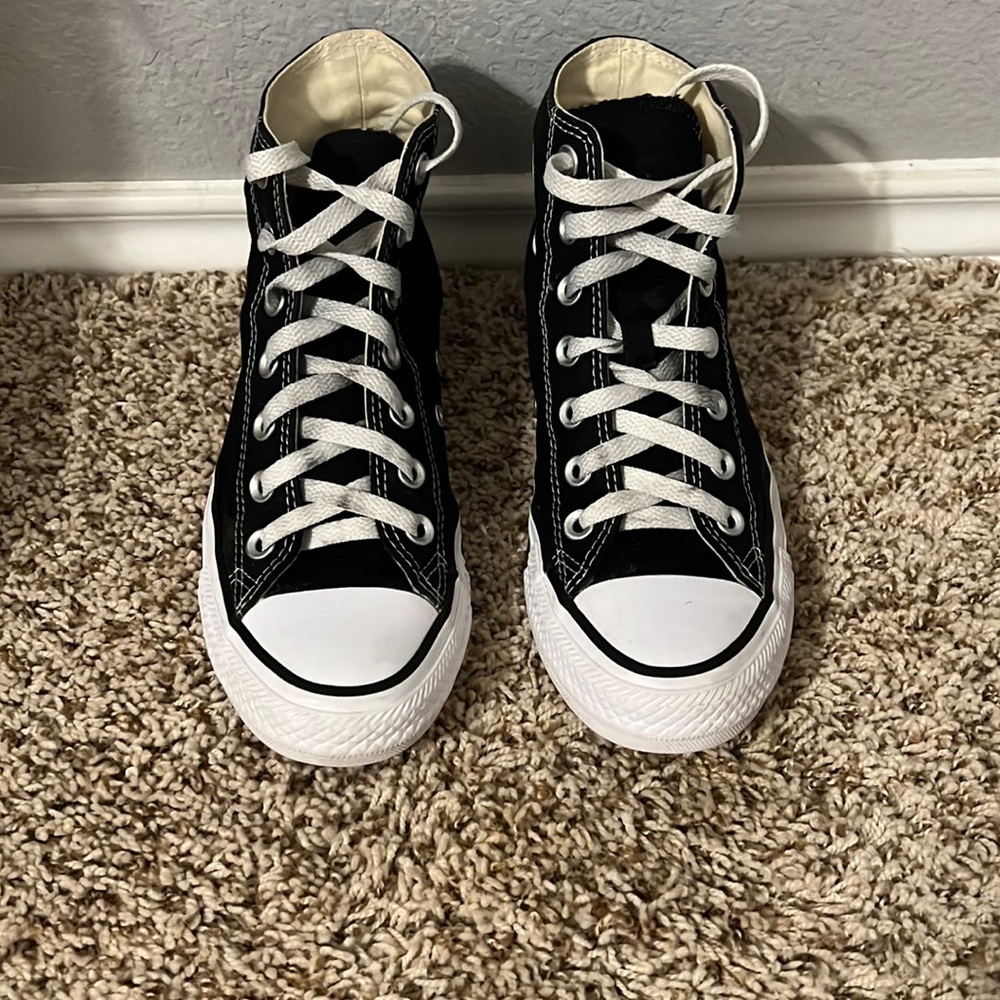black converse in wmns size 6.5 and mens 4.5
